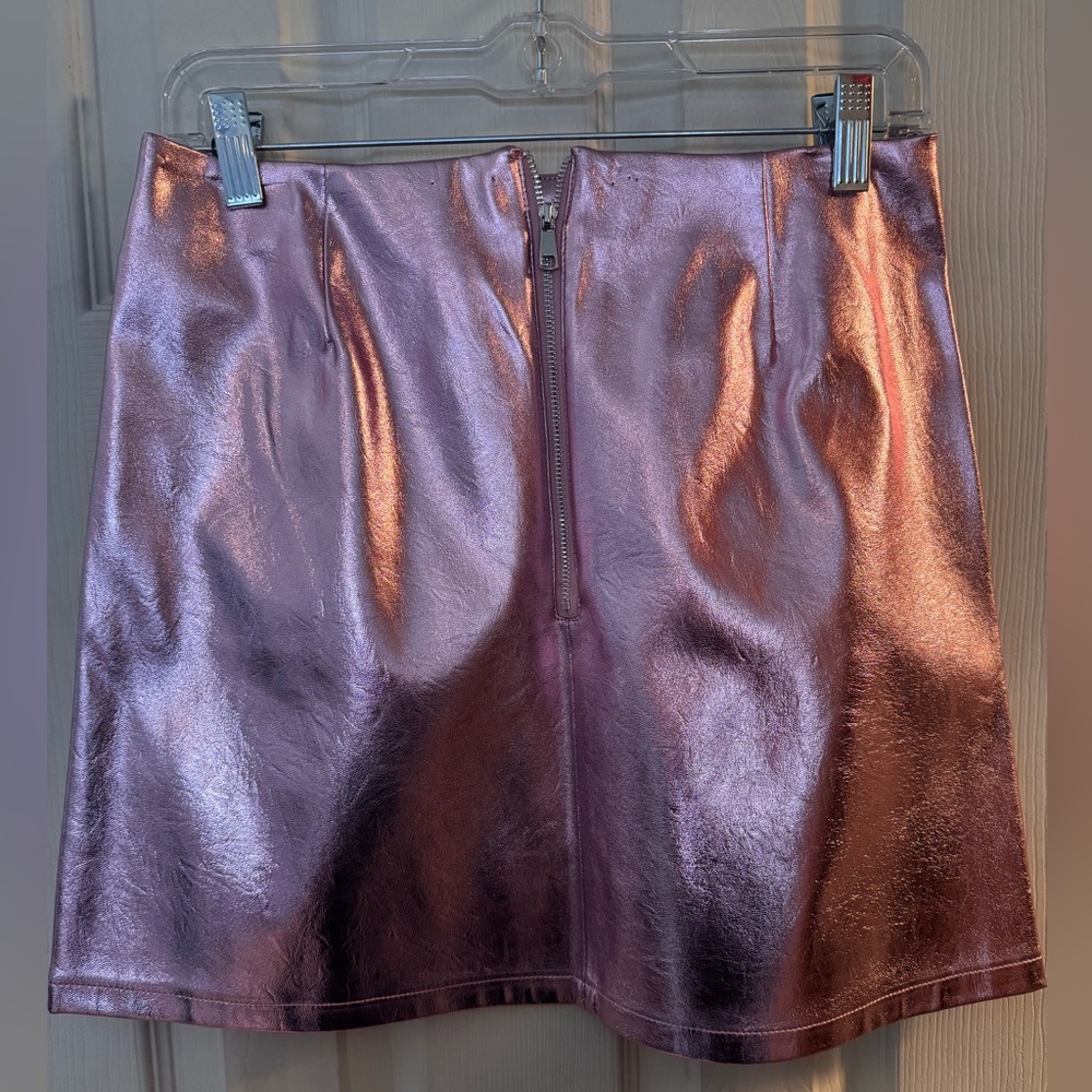 Pink Metallic mini skirt - Picture 2 of 3
